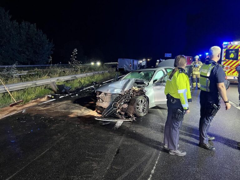 Bad Salzuflen: Mann stirbt bei Unfall auf A2, 3 Schwerverletzte