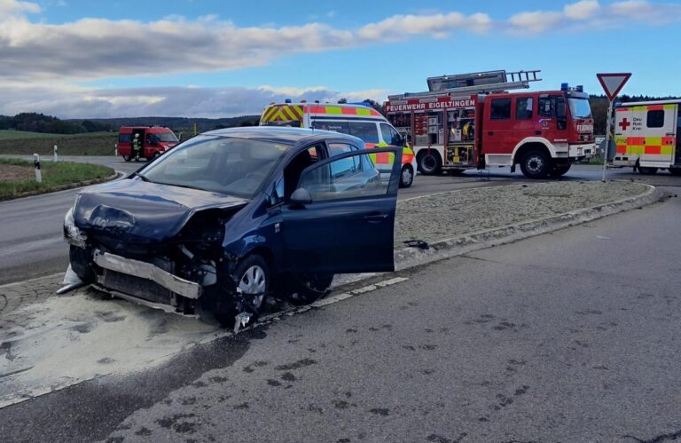 Eigeltingen: 3 Autos krachen zusammen, 2 Verletzte bei Unfall