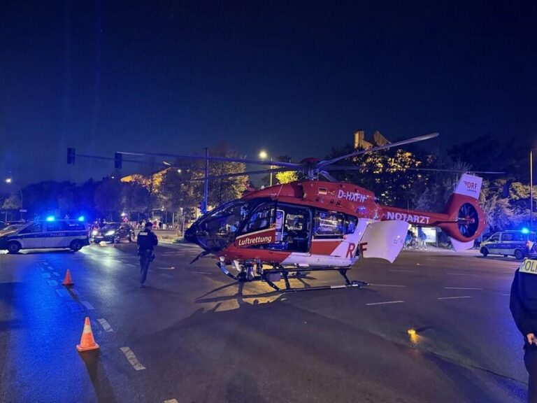 Unfall in Berlin: Sturz in Schacht, lebensbedrohlich verletzt
