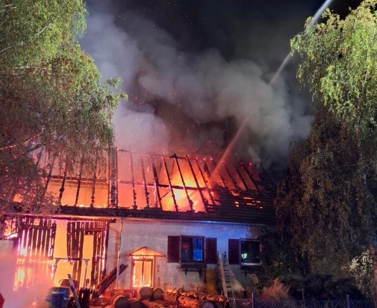Altensteig: Großbrand macht Wohnhaus unbewohnbar