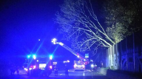 Remscheid: Feuerwehr-Einsatz auf Autobahn: Vollsperrung