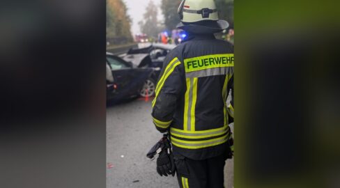 Horn-Bad Meinberg: Schwerer Unfall auf B1, Person stirbt