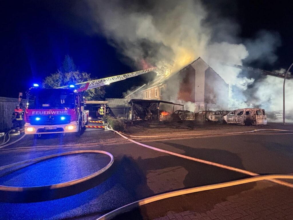 Zeven: Großbrand zerstört Carport, 2 Schwerverletzte